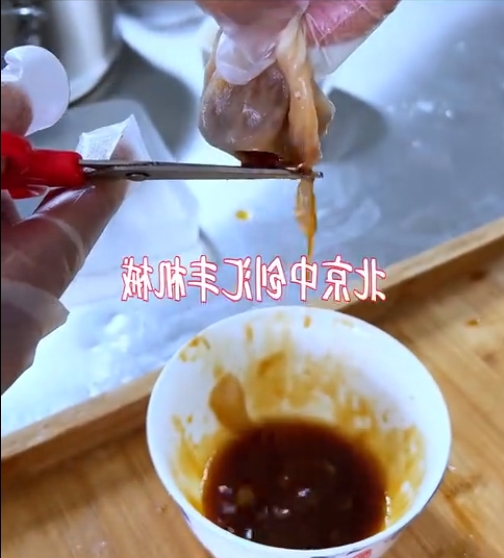 解密 湯多，餡兒大，皮兒薄。晶瑩剔透的灌湯包，是如何做出來的？